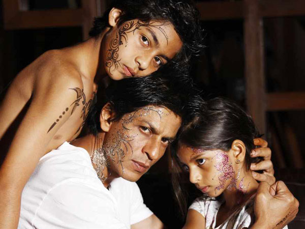 SRK Teaches Son Aryan To Respect Girls